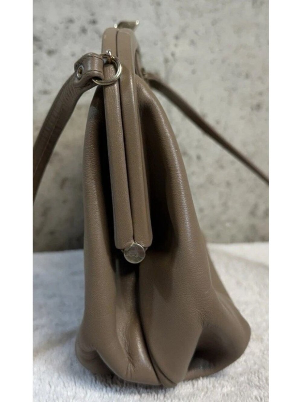 Vintage John Romain Beige Tan Leather Small Crossbody Handbag Purse Shoulder Bag - Picture 5 of 9